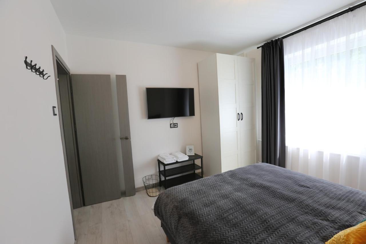 Comfy 2 Room Apartment - Free Parking - 350Mbps Wifi - Netflix Kaunas Bagian luar foto