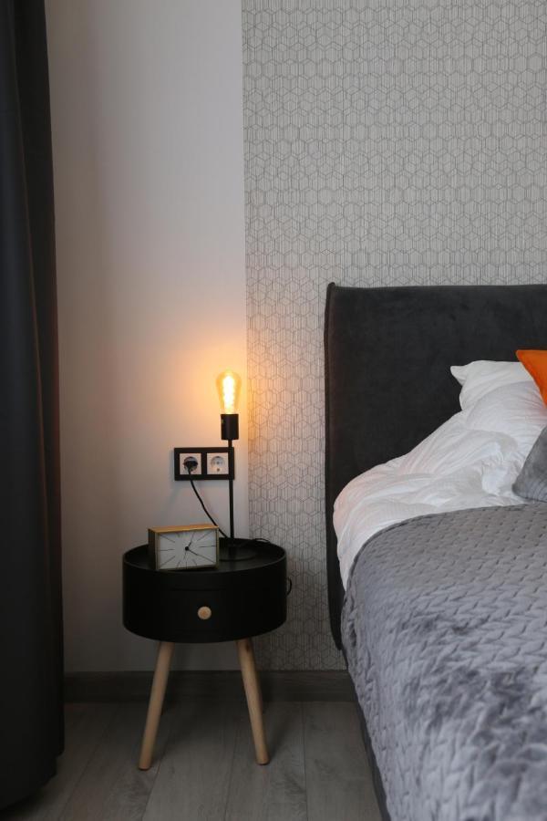 Comfy 2 Room Apartment - Free Parking - 350Mbps Wifi - Netflix Kaunas Bagian luar foto